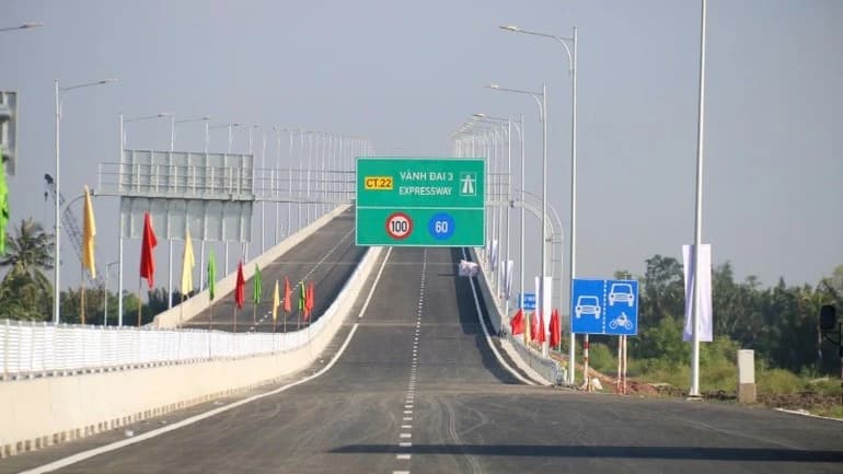 Ho Chi Minh City urges acceleration of key construction projects