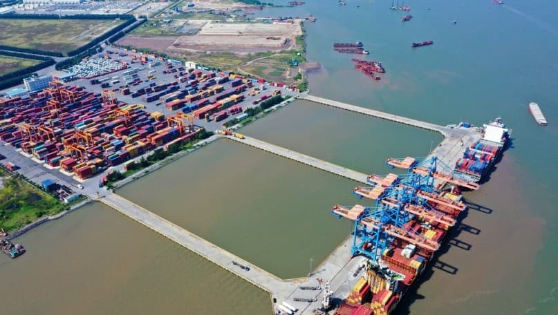 What industrial real estate stocks to pick in 2026?