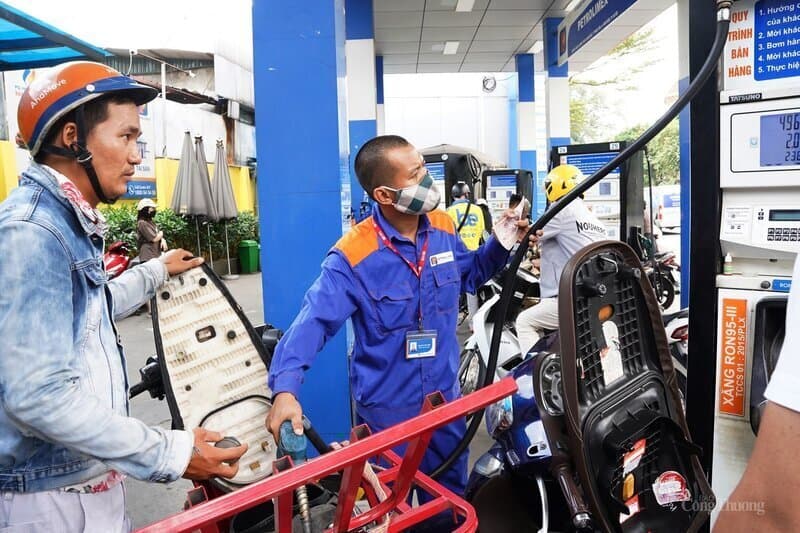 Fuel hoarding eases after price adjustment