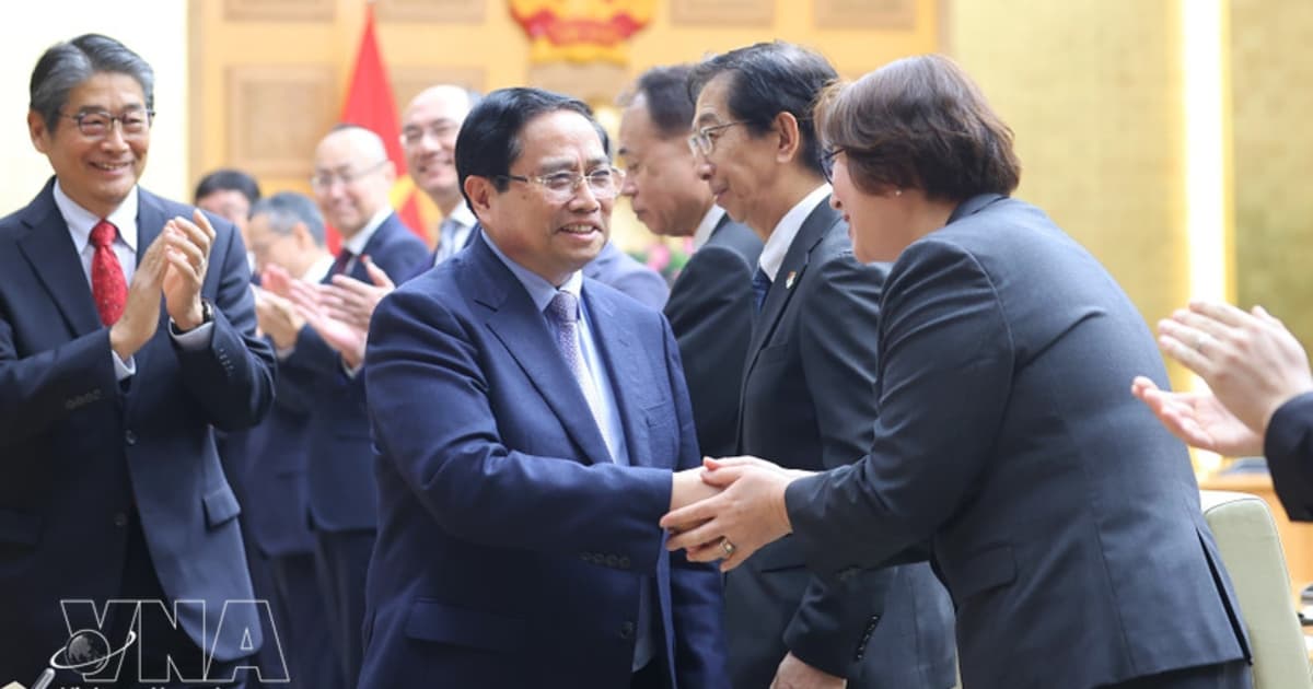 PM chairs dialogue with Japanese enterprises