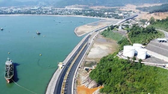 Central Vietnam economic hub okays investors for $1.72 bln mega container port project