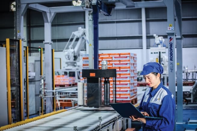 Vietnamese Enterprises: Challenge in Digitizing, Greening Supply Chains