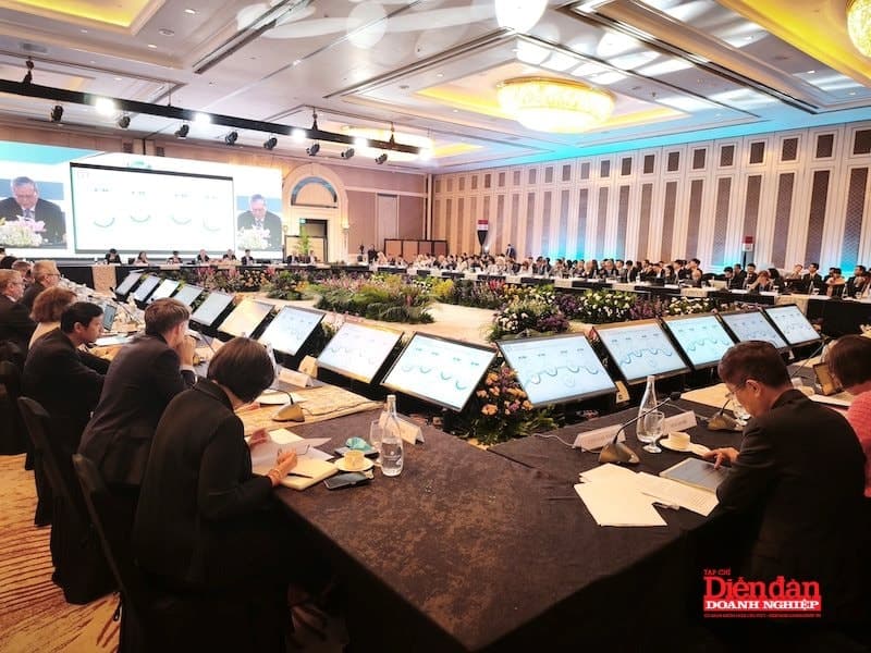 ABAC Vietnam Chair and VCCI President Ho Sy Hung, VCCI Vice President Nguyen Quang Vinh, and other delegates attend the ABAC I Meeting in Jakarta, Indonesia.