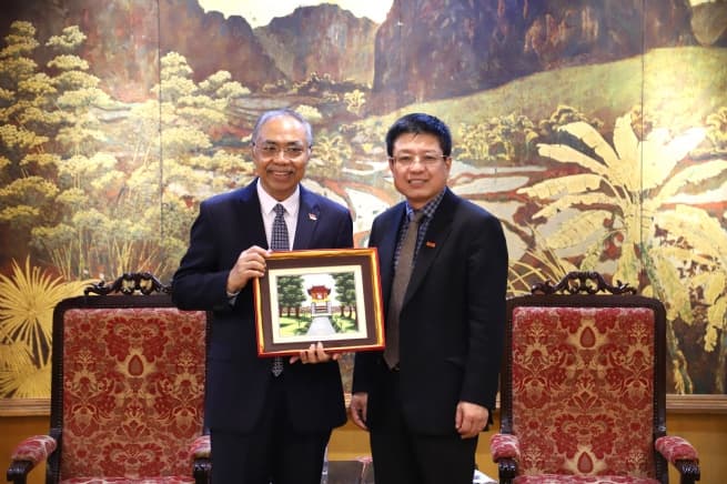 The President of the Vietnam Chamber of Commerce and Industry (VCCI) receives and holds a working session with H.E. Adam Mulawarman Tugio, Ambassador Extraordinary and Plenipotentiary of Indonesia to Vietnam