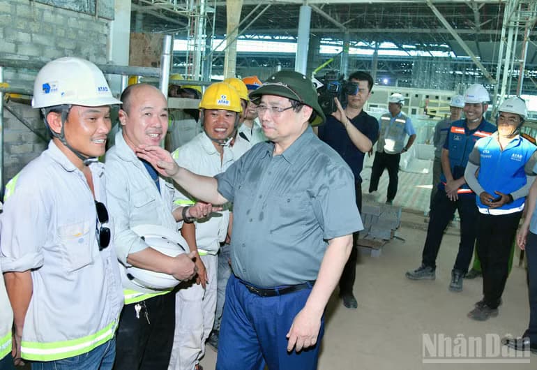 PM sets target to launch Long Thanh airport operations by late 2026