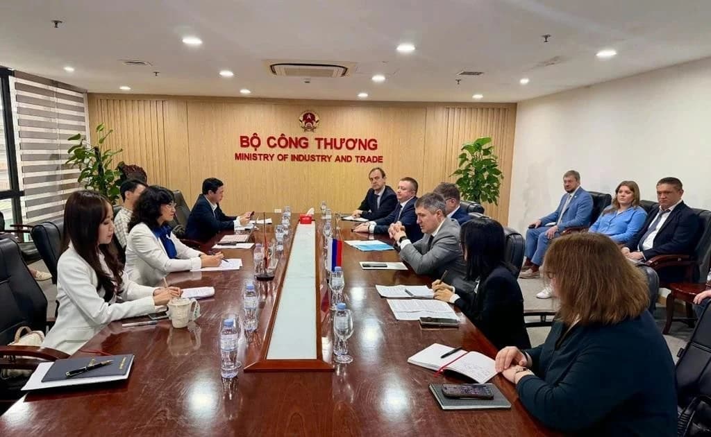 Viet Nam, Russia seek to expand partnership in industry, energy, trade