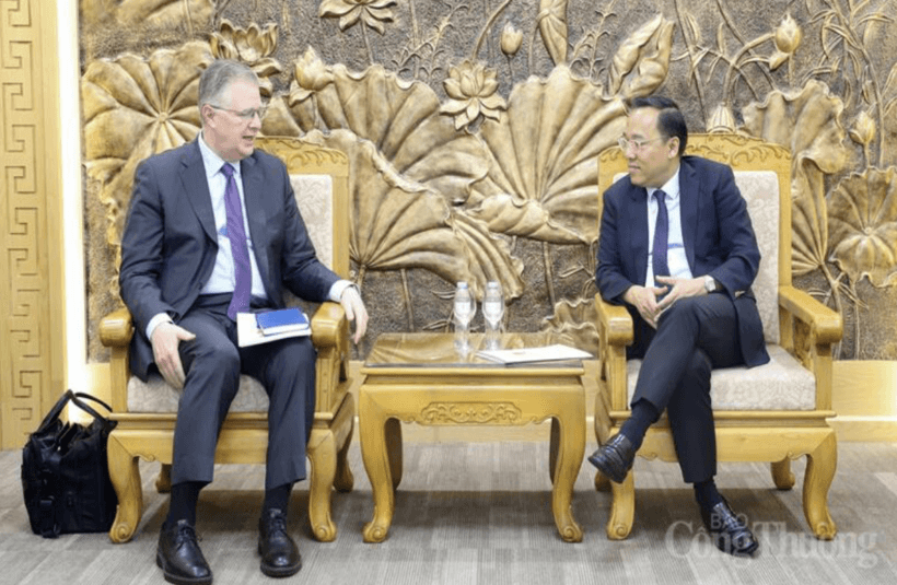 Deputy Minister Nguyen Hoang Long holds working session with The Asia Group