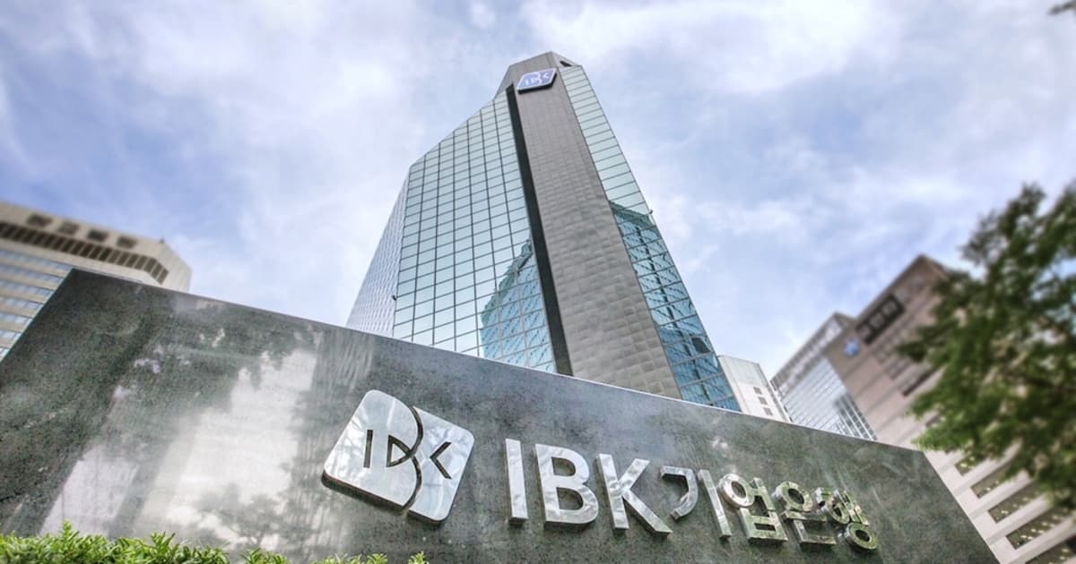 Vietnam grants license to first foreign bank since 2008