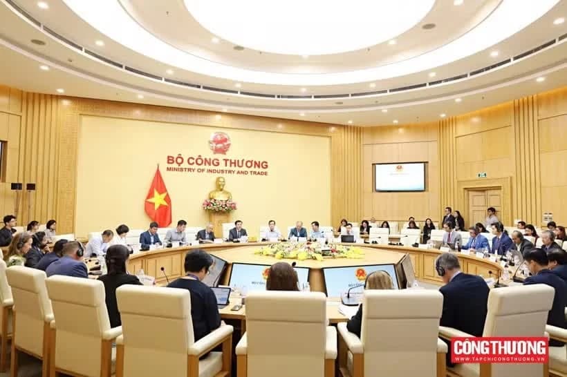 Viet Nam, US promote substantive, sustainable economic cooperation