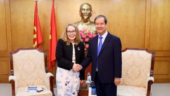 Intel to continue expanding investment in Vietnam: exec