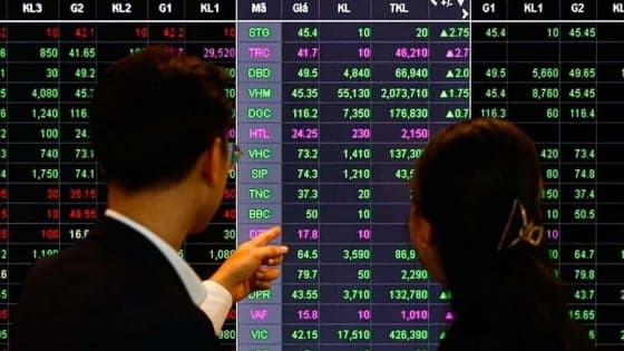 Vietnam stocks extend rally to fresh record high
