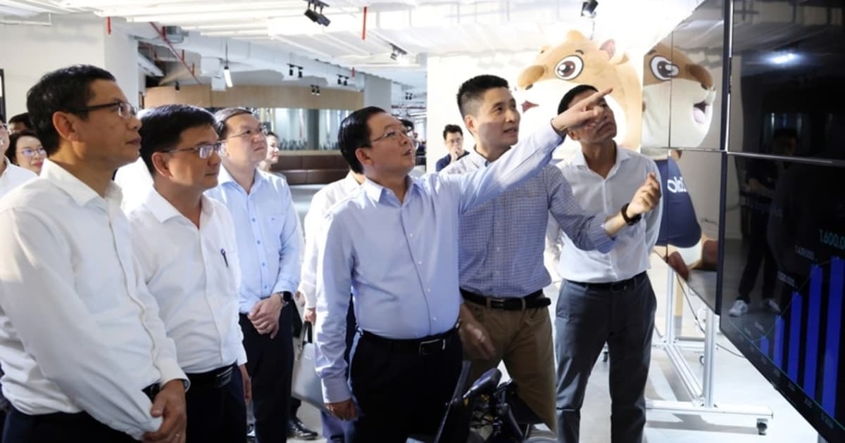 Deputy PM urges Vietnamese enterprises to pioneer AI and strategic UAV mastery