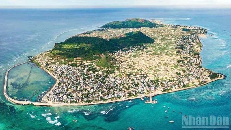 Quang Ngai issues plan to develop Ly Son special zone into a marine tourism hub