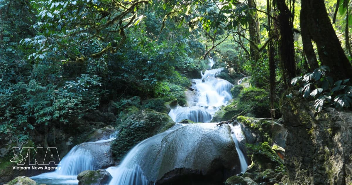 Nam Luc waterfall: A hidden “white silk ribbon” in Lai Chau