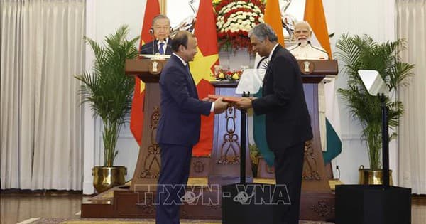 Viet Nam, India exchange 13 cooperation agreements