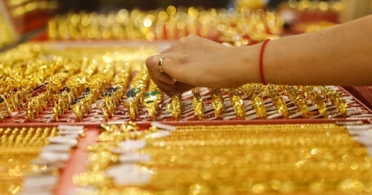 Domestic gold prices continue downward trend