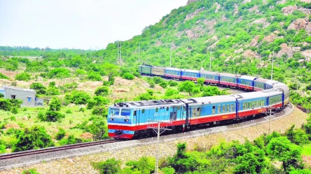 Vietnam’s railway sector pursues “twin transition” towards green, digital growth