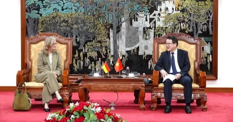 Viet Nam, Germany step up cooperation in infrastructure development, green growth