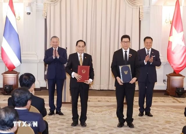 Vietnam, Thailand Exchange Cooperation Documents