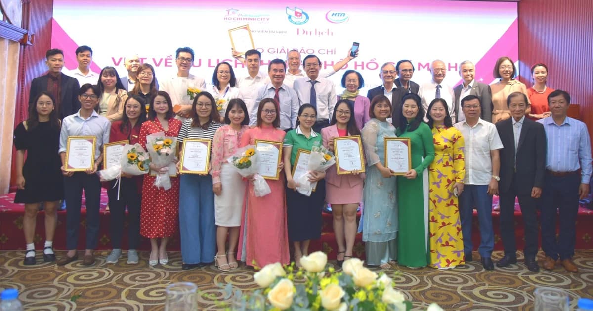 Winners of Journalism Award on Ho Chi Minh City Tourism honoured