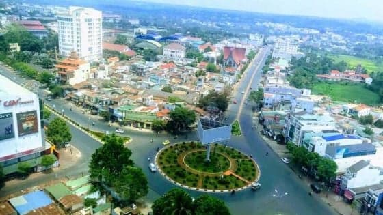 UAE retail giant explores investment opportunities in central Vietnam