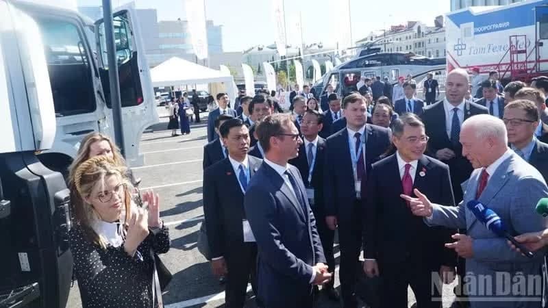 Prime Minister visits Tatarstan's industrial and high-tech exhibition