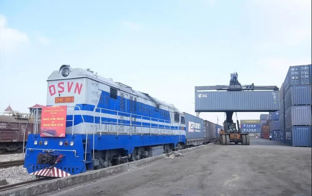 Railway affirms its pillar role in the Viet Nam-China logistics chain