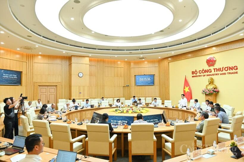 MoIT convenes drafting committee meeting on Law on Key Industries