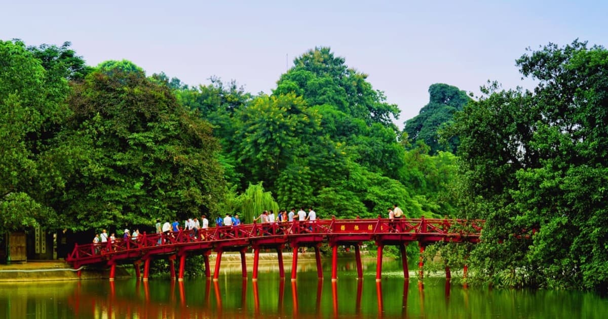 Hanoi welcomes over 18mln visitors in 6M