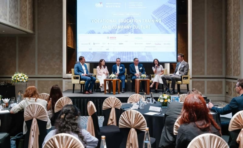 What Can Businesses Do to Retain Talent in the Age of AI and Workforce Competition