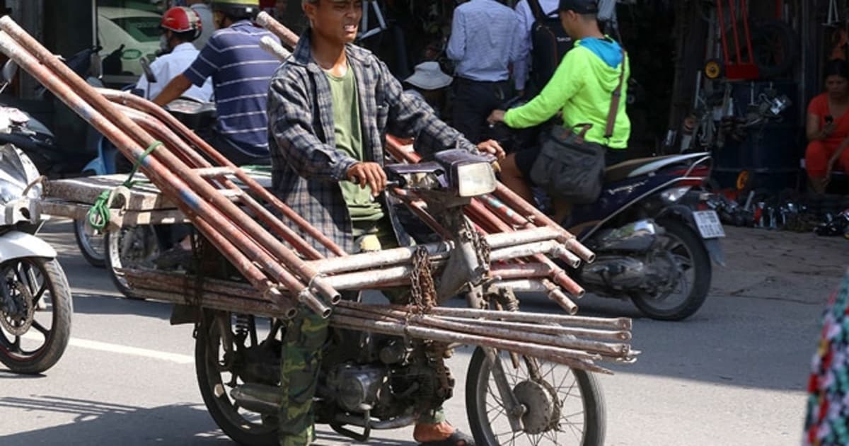 Hanoi offers financial support for needy households to switch to green vehicles