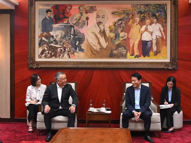 Minister invites Japanese logistics firm to develop transport infrastructure at Gia Binh airport