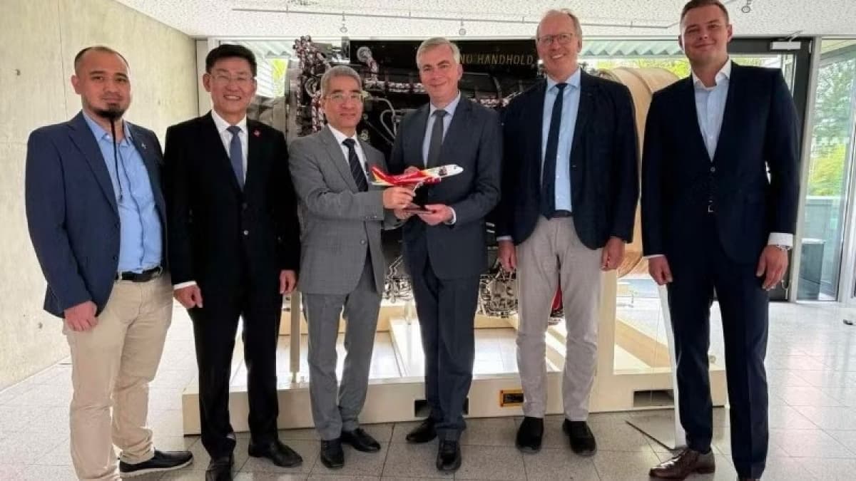 Vietnam and Germany Promote Opening Direct Air Routes