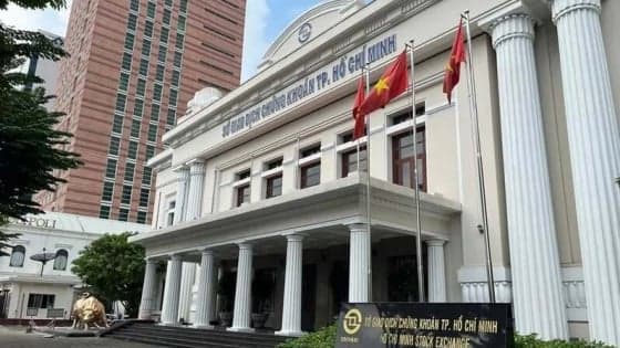 Foreign investors return as net buyers, giving VN-Index momentum for August breakout?