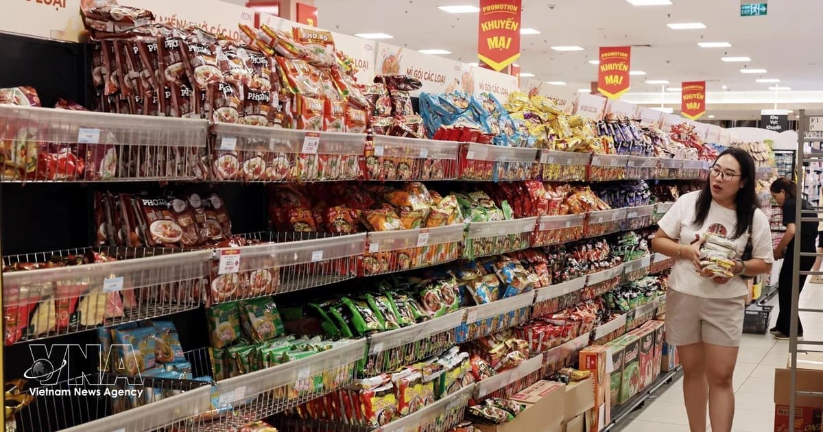 Lower fuel, food prices push July CPI down 0.12%