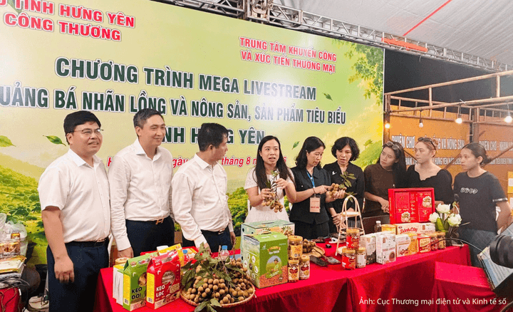 Hung Yen longan surges on livestream, nearly 500 orders secured