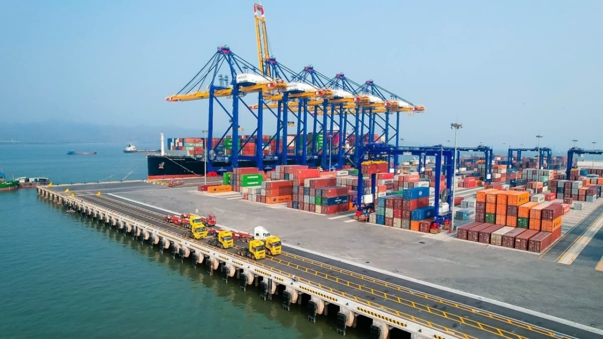 Hai Phong port cargo throughput jumps 11.74% as Lach Huyen expands capacity