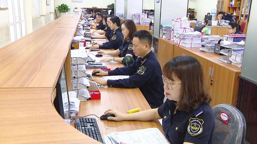 Standardising data to adapt to centralised customs clearance