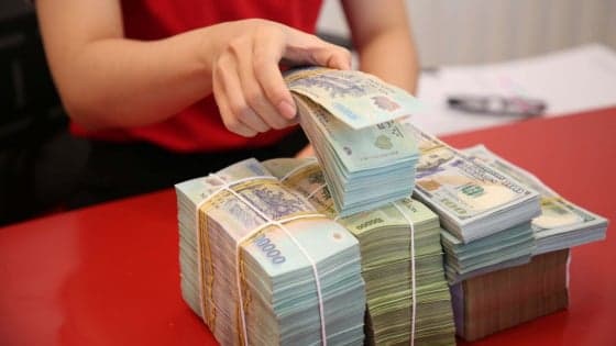 Vietnam banks cut lending rates, but cheap money remains elusive