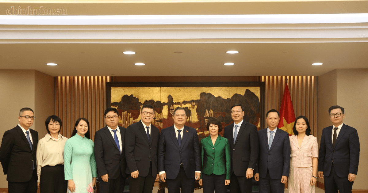 Permanent Deputy PM hosts heads of two leading Chinese groups