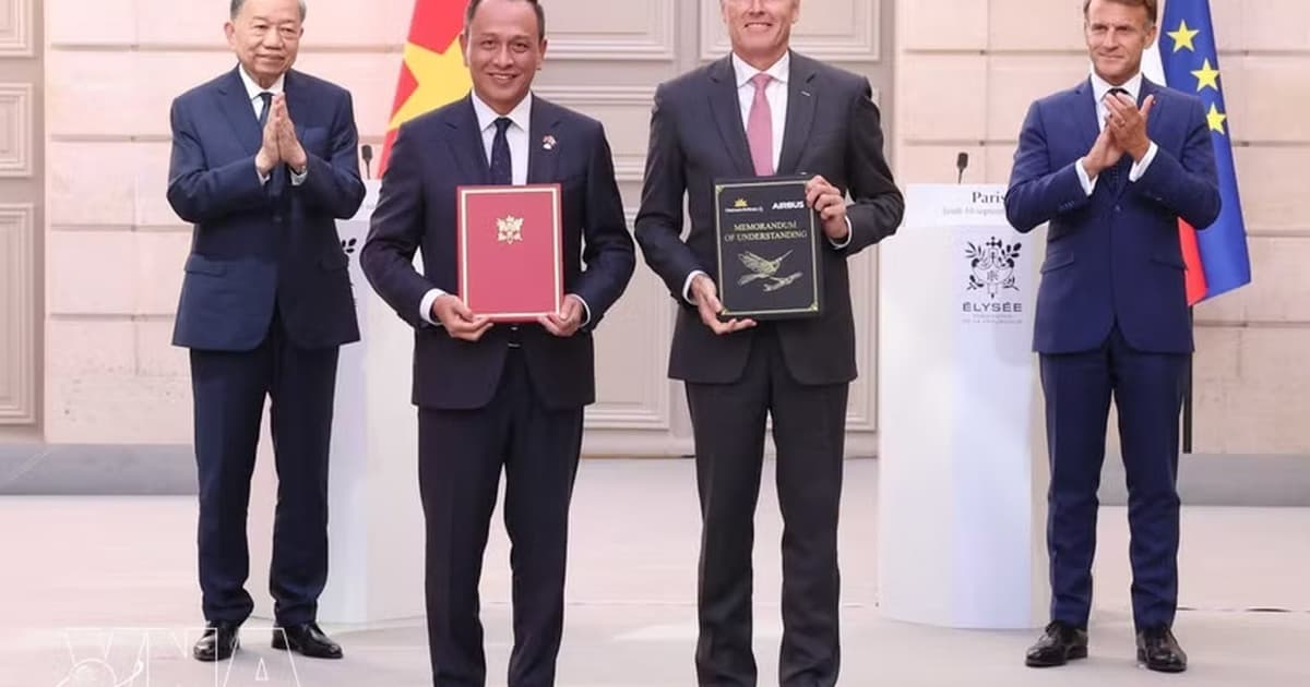 Viet Nam, France sign cooperation agreements in Paris