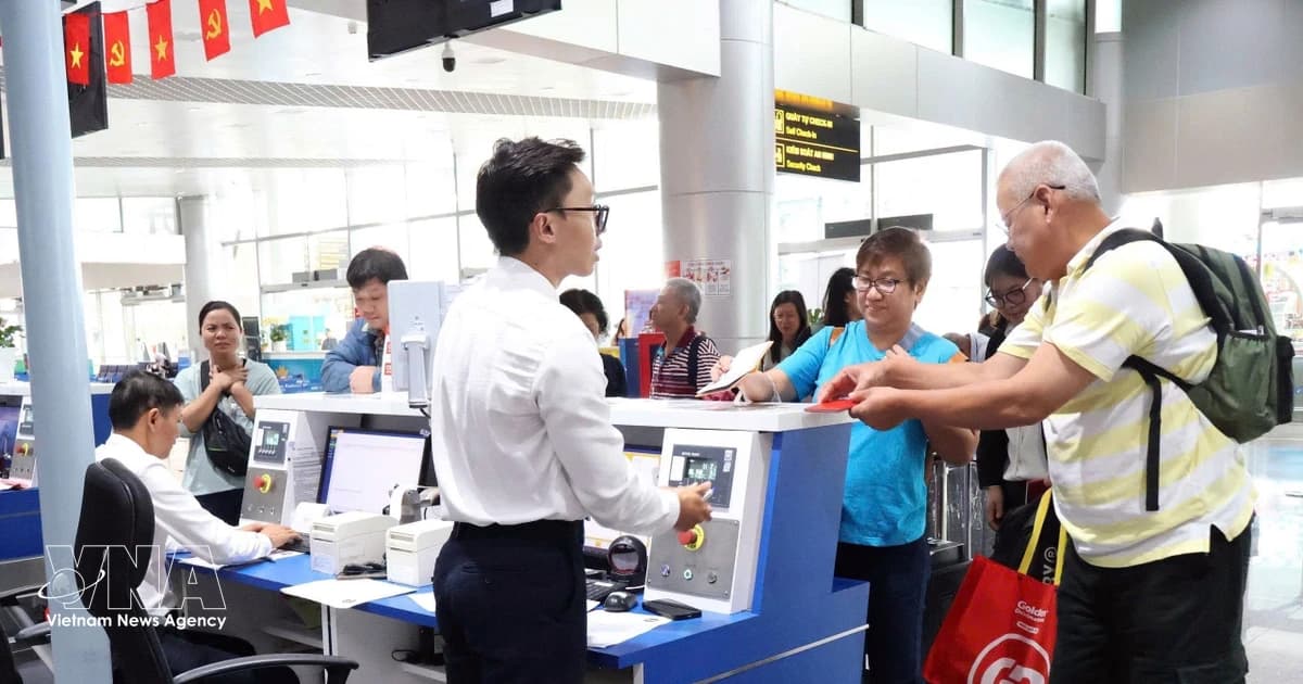 Lien Khuong International Airport welcomes first int’l flight since reopening