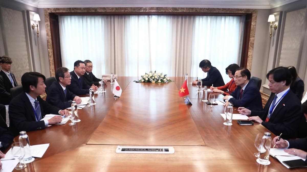 Politburo Member, Minister of Foreign Affairs Le Hoai Trung receives Japan's Special Advisor of Wakayama Prefecture