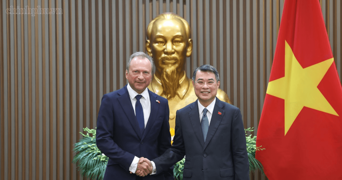 PM calls on Luxembourg to boost long-term investment and support international financial center