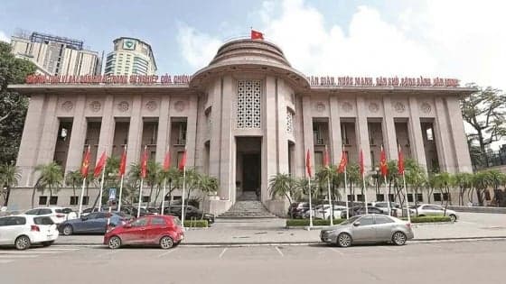 Vietnam central bank orders banks to cut listed deposit rates by at least 0.5 percentage points