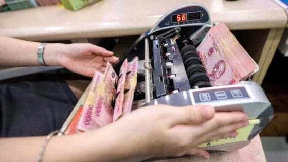 Double squeeze on bank profits as lending rates face pressure to fall