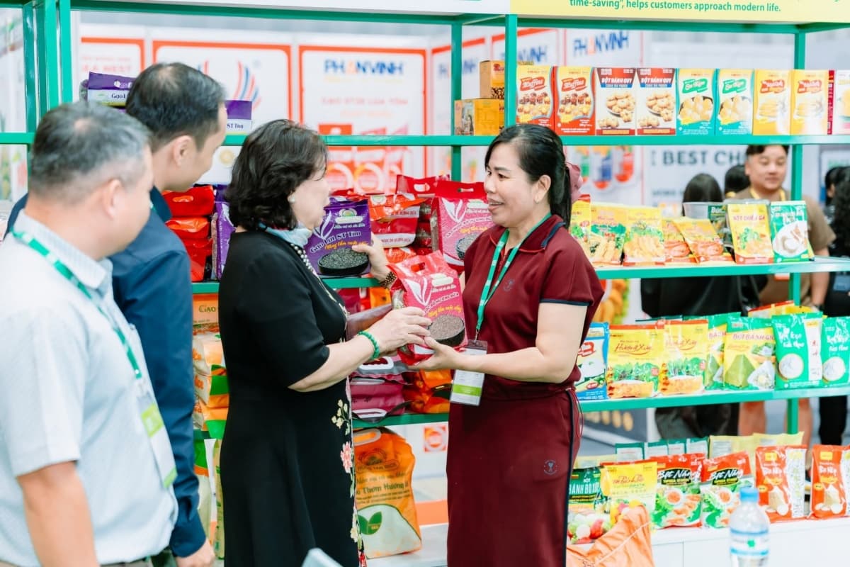 Oxfam and VCCI-HCM Help Businesses Improve Management and Connect with Markets
