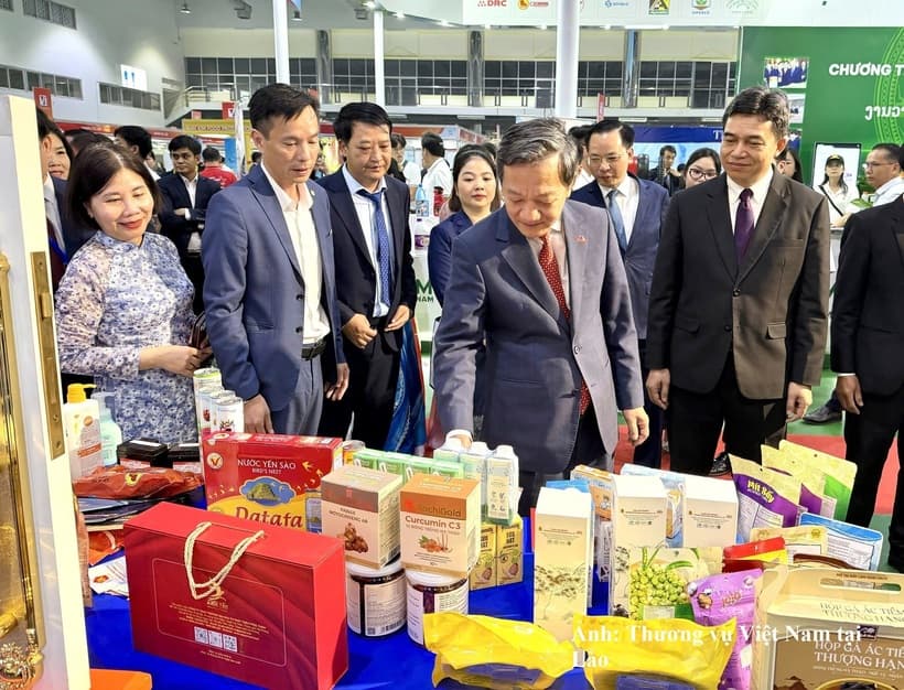 Fresh impetus for Viet Nam - Laos economic and trade cooperation