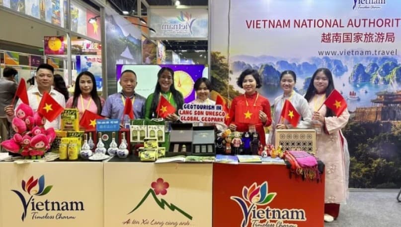 A new chapter in Viet Nam-China tourism cooperation