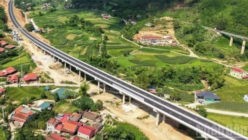 A "conductor" is needed for major infrastructure projects